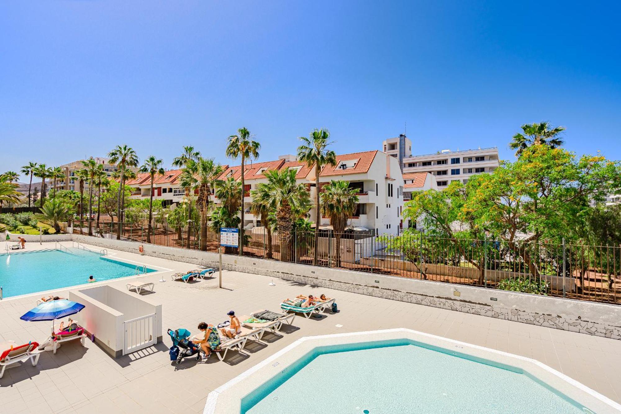 Un Dormitorio En Playa De Las Americas Costa Adeje  Exterior photo
